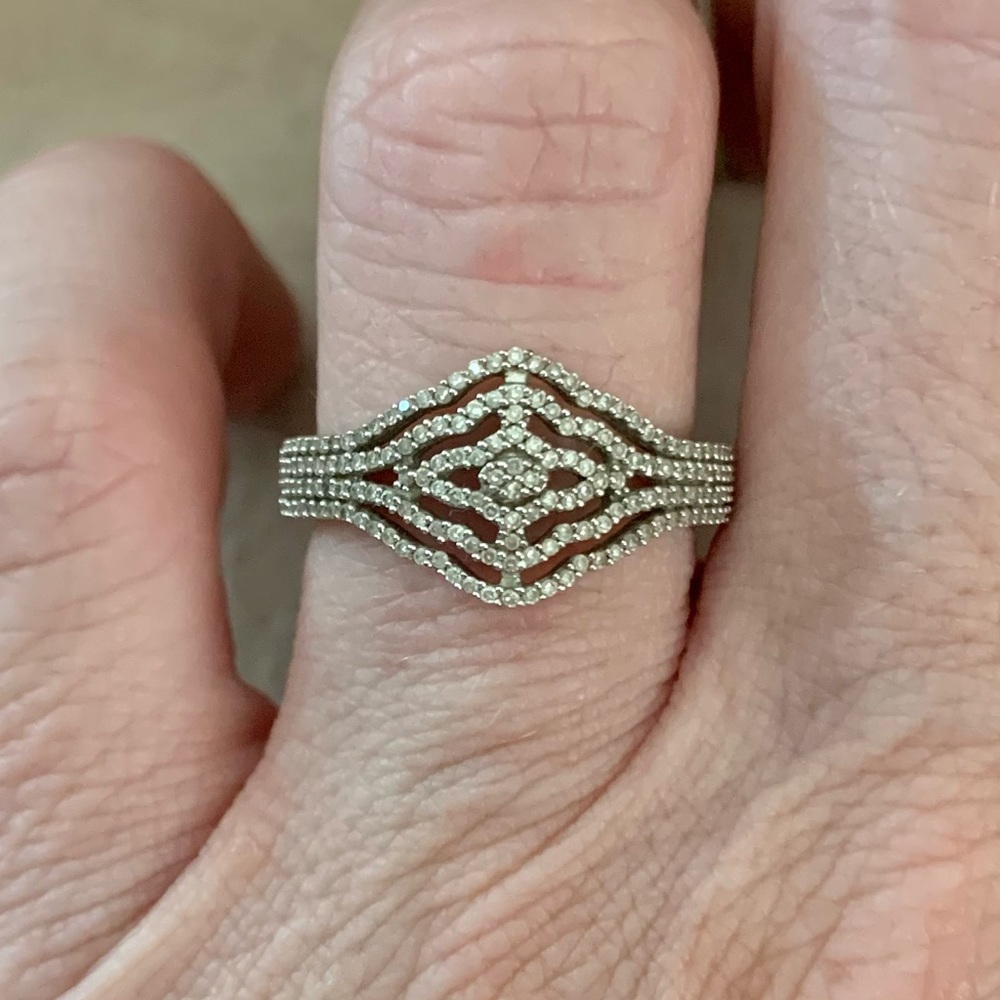 Vintage diamond ring. Size 7.  .75k approximately. Gorgeous piece.